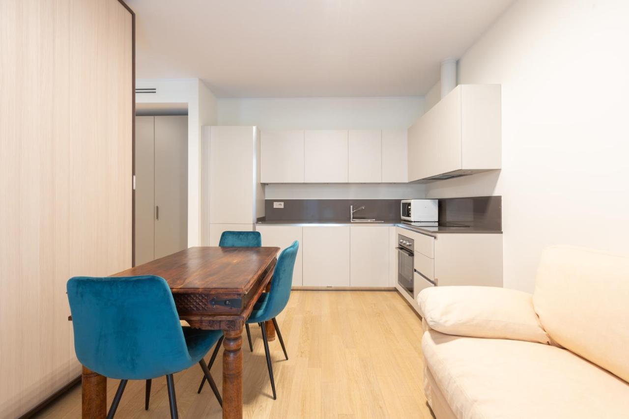 شقة Cozy Flat With Parking ميلان المظهر الخارجي الصورة